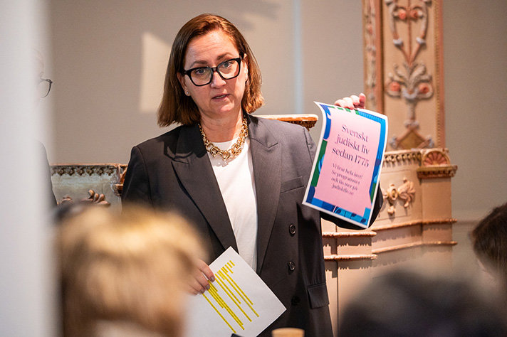 Petra Mårselius presenting the graphic profile.