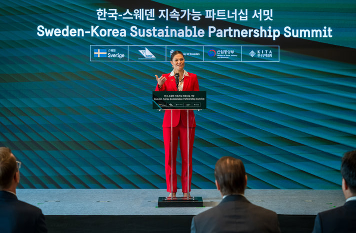 Crown Princess Victoria speaking at podium.