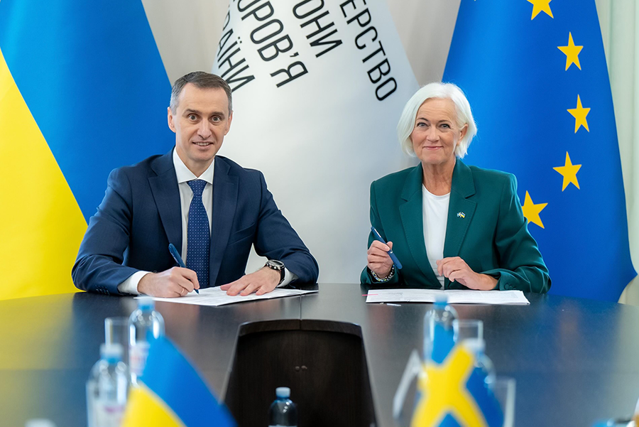 Minister for Health Care Acko Ankarberg Johansson and Ukrainian Minister of Health Viktor Liashko looks into the camera as they are signing documents.  
