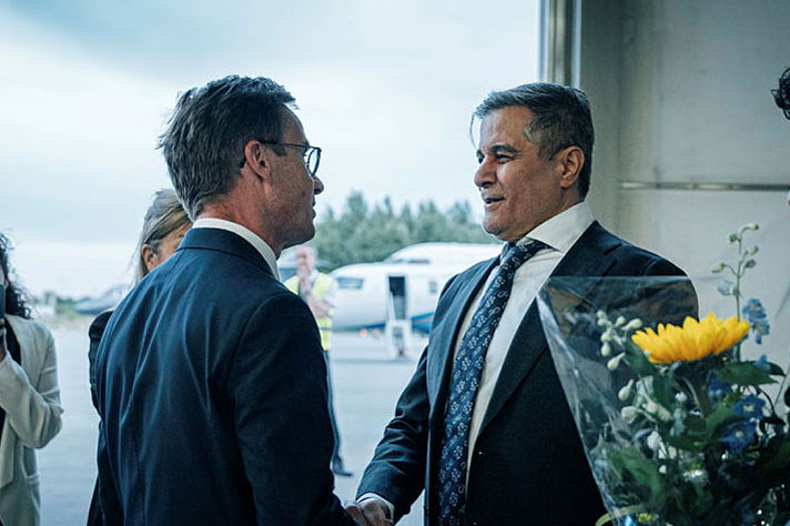 Prime Minister Ulf Kristersson welcomes Johan Floderus back home to Sweden.