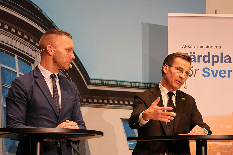 Together with the AI ​​Commission chairman Carl-Henrik Svanberg and Prime Minister Ulf Kristersson, Minister for Public Administration Erik Slottner participated in a seminar about The Commission’s proposals at Stockholm School of Economics.