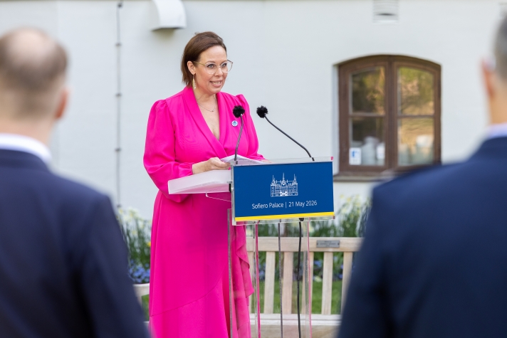 Picture showing Foreign Minister Maria Malmer Stenergard holding her welcome speech at the informal dinner at Sofiero Palace